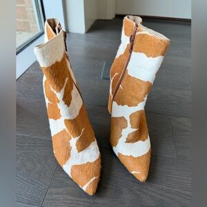 Steve Madden Tan and White Ankle Boots